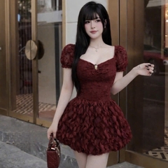 Đầm thiết kế cổ xoắn ngực khoen vàng váy xoè