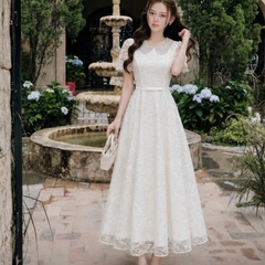 Đầm thiết kế cổ sen đính đá dáng dài