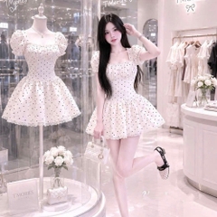 Đầm thiết kế chấm bi cổ vuông tay phồng