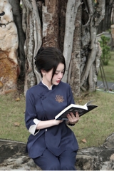 Bộ lam cổ đứng viền thêu sen