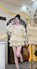 Set áo trễ vai ren sóng lớn kèm chân váy ngắn