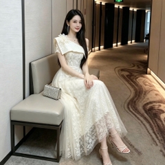 Đầm thiết kế lệch vai ren hoa dáng dài
