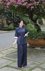 Bộ lam cổ đứng viền thêu sen