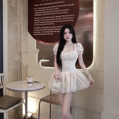 Đầm thiết kế chấm bi cổ vuông tay phồng