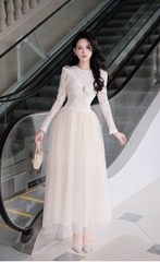 Đầm cổ tròn nơ ngực vòng vàng ren phối voan