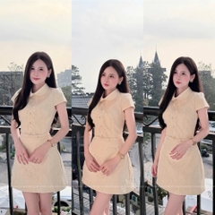 Đầm thiết kế ren ngắn cổ bèo sen thắt nơ eo cúc đính đá hoa