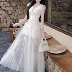 Đầm thiết kế cổ V phối voan tùng xoè