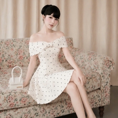 Đầm thiết kế trễ vai chấm bi nơ ngực