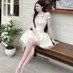 Đầm thiết kế cổ tròn viền lưới chéo dáng ngắn