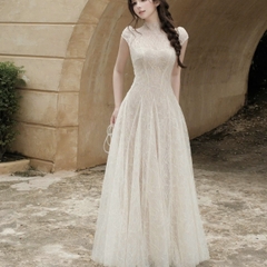 Đầm thiết kế ren cao cổ dáng dài xoè