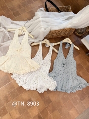Áo kiểu cột dây sau hoa nhí xoắn ngực