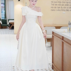 Đầm thiết kế chéo vai trễ vai dáng xoè dài đi tiệc đen trắng