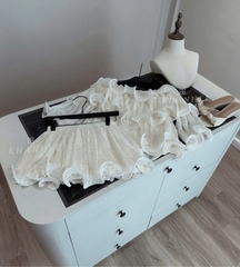 Set áo trễ vai ren sóng lớn kèm chân váy ngắn