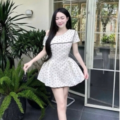 Đầm thiết kế lệch vai chấm bi
