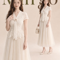 Đầm thiết kế ren hoa ngực cổ V tùng xoè