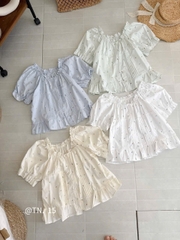 Áo kiểu trễ vai viền bèo hoa nhí
