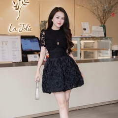 Đầm thiết kế xoắn nơ ngực đính khoen vàng