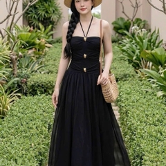Đầm thiết kế cổ yếm dáng xoè dài