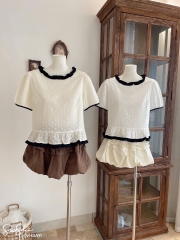 Áo kiểu cổ tròn chấm nổi viền đen