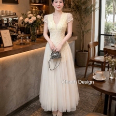 Đầm thiết kế cổ V phối voan tùng dài