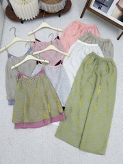 Set đồ lam kiểu 2 dây phối màu đính đá ngọc trai màu trước ngực