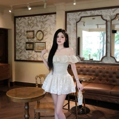 Đầm thiết kế trễ vai ren bèo dáng ngắn