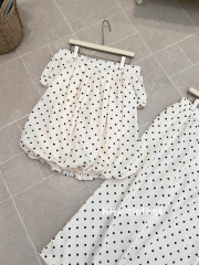 Set áo trễ vai kèm quần chấm bi