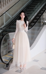 Đầm cổ tròn nơ ngực vòng vàng ren phối voan