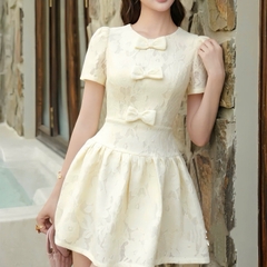 Đầm thiết kế cổ tròn 3 nơ ngực dáng ngắn