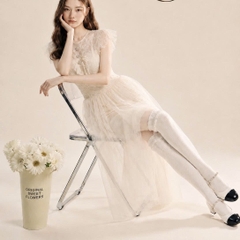 Đầm thiết kế ren tay phồng hoa nổi tùng xoè