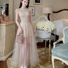 Đầm thiết kế cổ tròn đính đá phối voan xoè