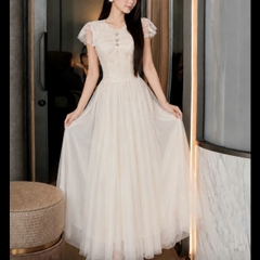 Đầm thiết kế ren tay phồng hoa nổi tùng xoè