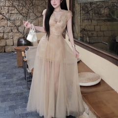 Đầm thiết kế cổ V phối voan tùng xoè