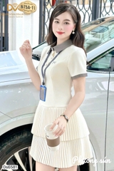 Đầm trắng chân xếp ly thêu nơ phối cổ sen xám