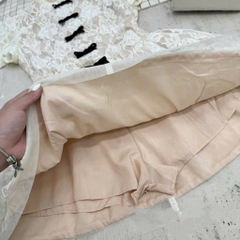 Đầm thiết kế thêu ren nơ dọc