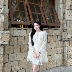 Đầm thiết kế dáng ngắn cổ tim phối ren hoa