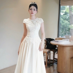 Đầm thiết kế chất ren cổ tròn phối chân tơ tặng hoa 3 màu đen kem trắng