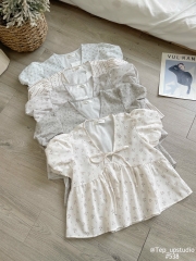 Áo kiểu chữ V cột nơ hoa nhí