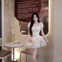 Đầm thiết kế chấm bi cổ vuông tay phồng