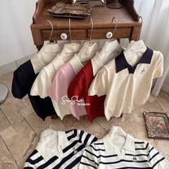 Áo len cổ V thêu gấu