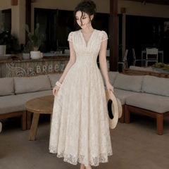 Đầm thiết kế hở lưng ren dáng dài