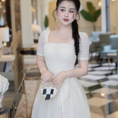 Đầm cổ vuông đính ngọc hoa eo không xẻ