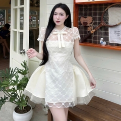 Đầm thiết kế cổ tròn viền lưới chéo dáng ngắn
