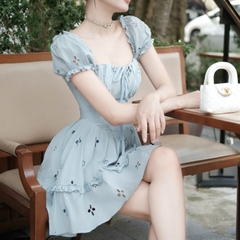 Đầm vải tay nhúng cổ vuông xoè nhẹ 2 tầng dáng ngắn ôm ngực 2 màu xanh biển / kem