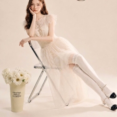 Đầm thiết kế ren tay phồng hoa nổi tùng xoè