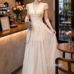 Đầm thiết kế cổ V phối voan tùng dài