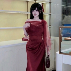Đầm thiết kế lụa choàng lưới lệch vai đính hoa