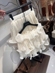 Set áo trễ vai ren sóng lớn kèm chân váy ngắn
