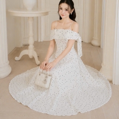 Đầm thiết kế 2 dây trễ vai nơ bên vai chấm bi