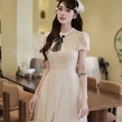 Đầm thiết kế bồng cổ tròn công chúa ren thiết kế